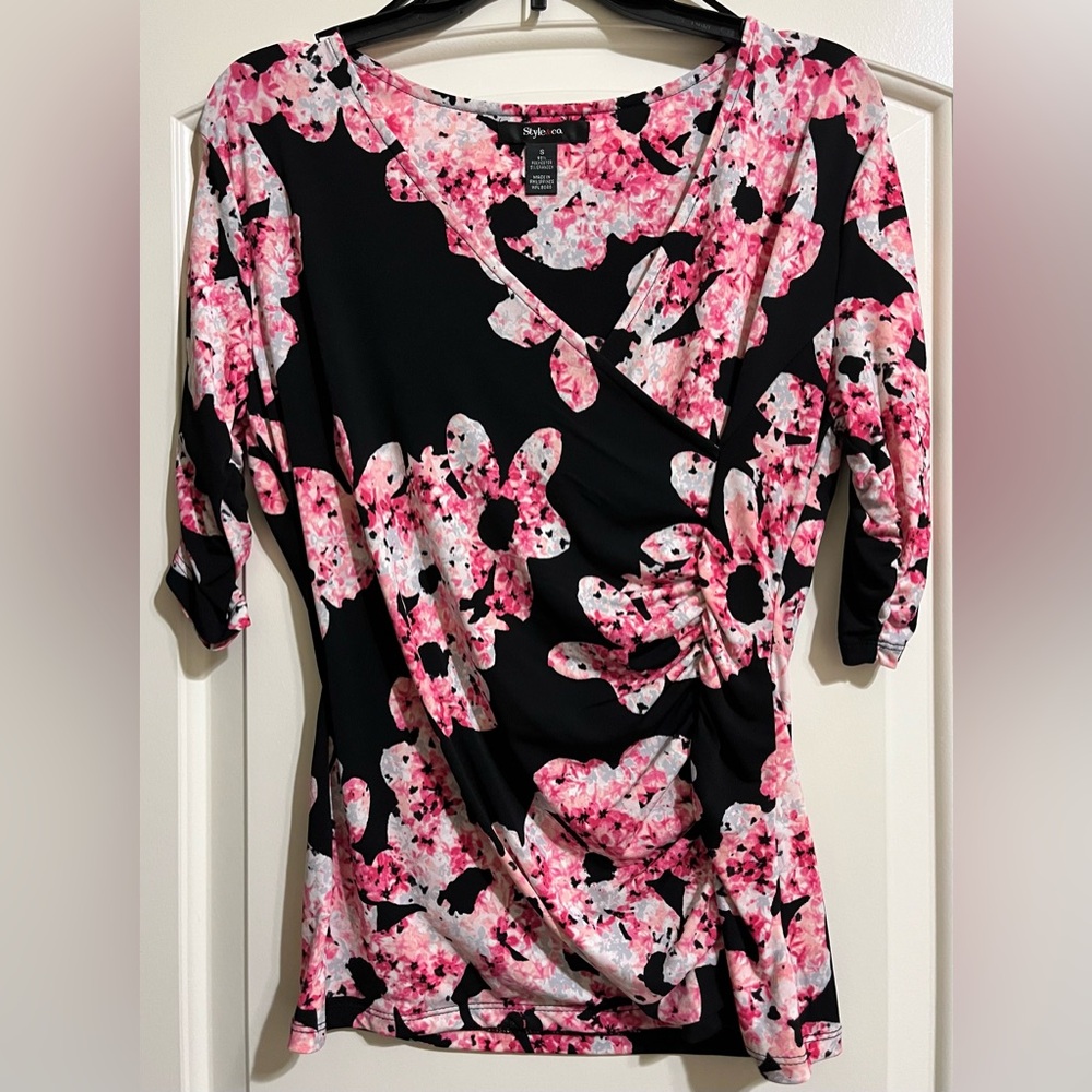 Style & Co. Women’s Black Pink Tunic Top Blouse Small 3/4 Sleeves V-Neck Ruched